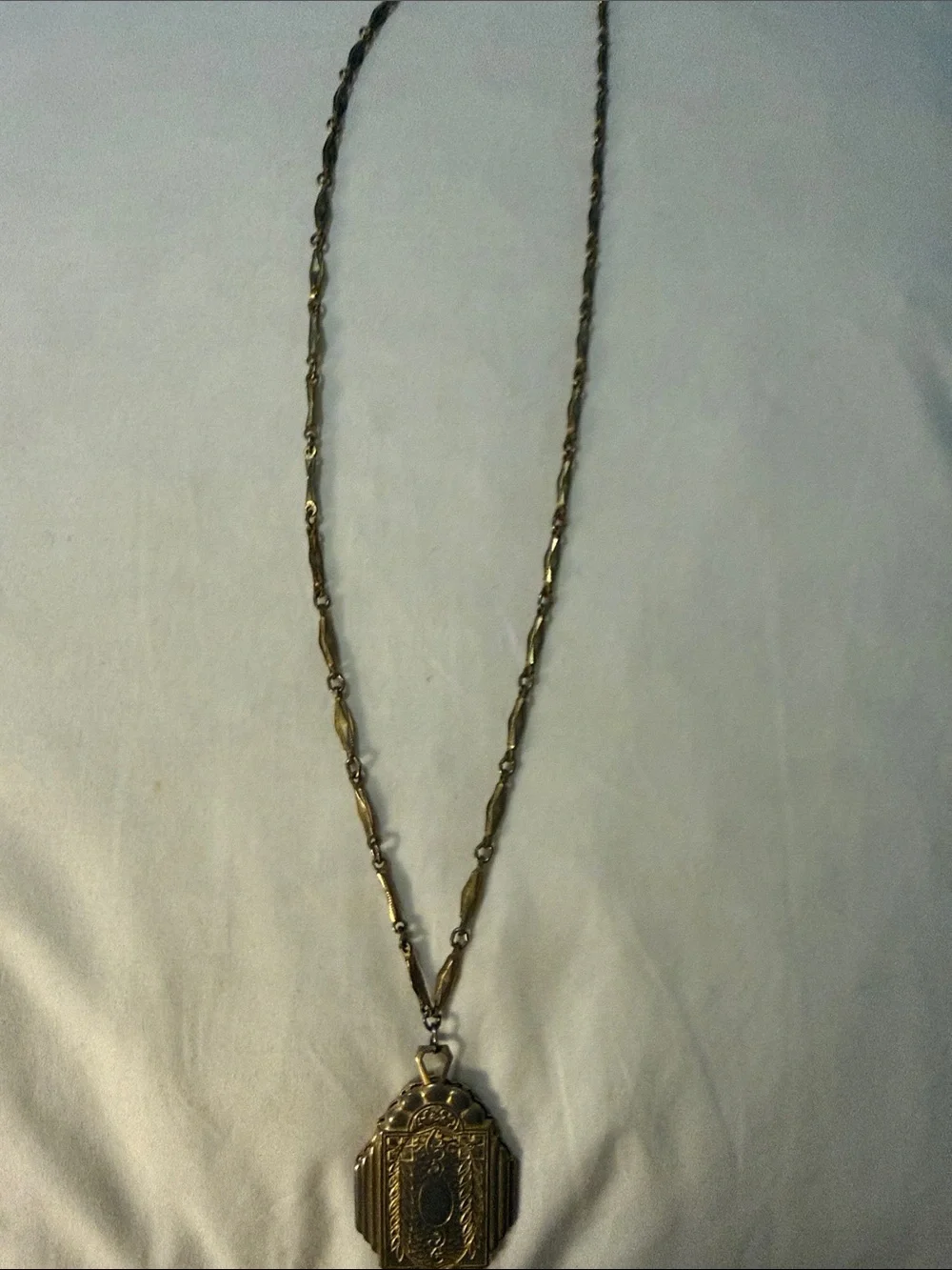 Vintage Gold-Tone Locket Necklace - Elegant Women Jewelry